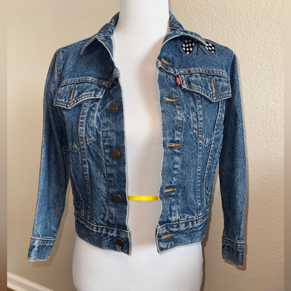 Levi’s Denim Jean Jacket Small S Embroidered Hot Rod Car Racing Flags Vintage